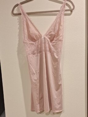 Be Tempted Lavender Pink Chemise. Med. NWOT